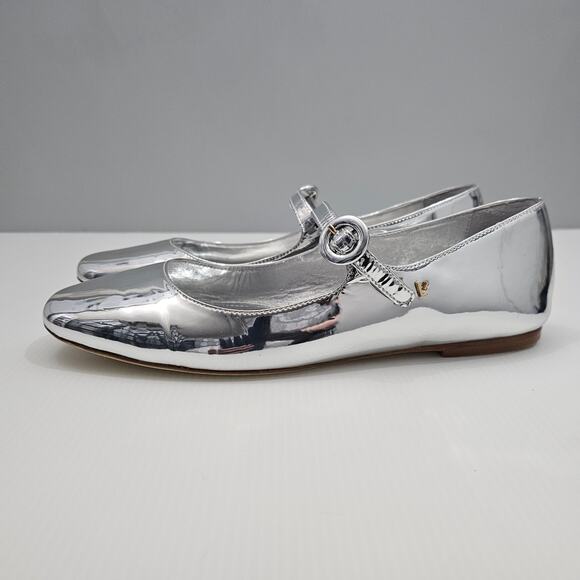 Larroude Silver Flats - Picture 1 of 14
